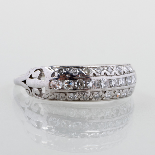 RING, 18k vitguld, med åttkantslipade diamanter, tot vikt ca 2,6 g