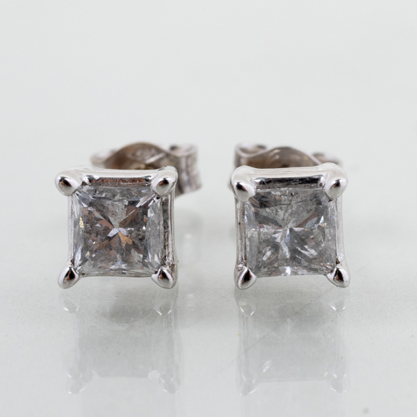 ENSTENSÖRHÄNGEN, 1 par, 18k vitguld, med princesslipade diamanter, tot vikt ca 1,1 g 
