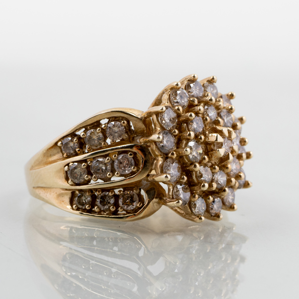 RING, 14k, med 23 briljantslipade diamanter, tot vikt ca 6,5 g