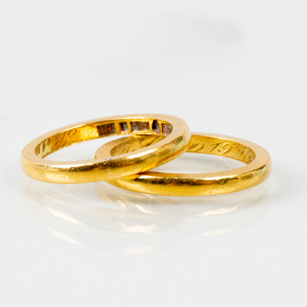 RINGAR, 2 st, 23k guld, tot vikt ca 9 g