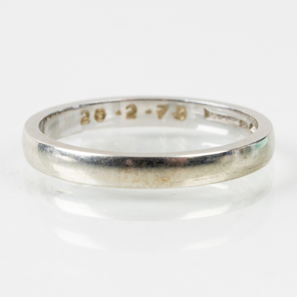 RING, 18k vitguld, svenska stämplar 1973, vikt ca 2,8 g
