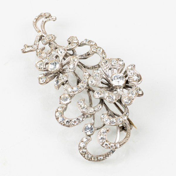 BROSCH, silver, med pastestenar, 1900-talets första hälft