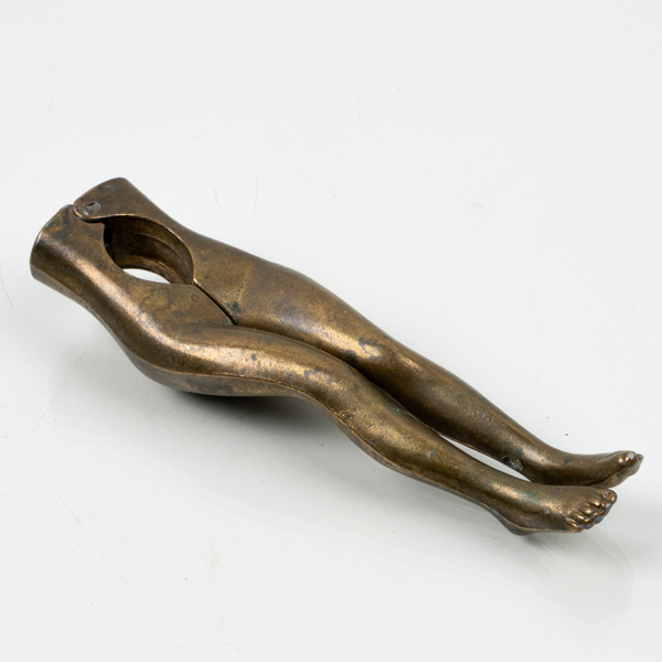 NÖTKNÄPPARE, metall, 1900-tal