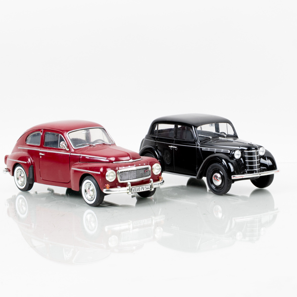 MODELLBILAR, 2 st, Mercedes 540K samt Opel Kadett, 1900-/2000-tal