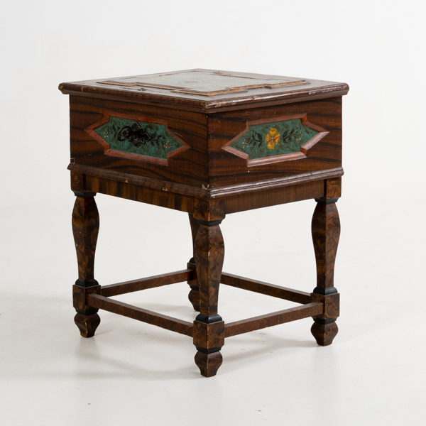 KISTA PÅ BENSTÄLLNING, allmoge, barockstil, 1800-tal