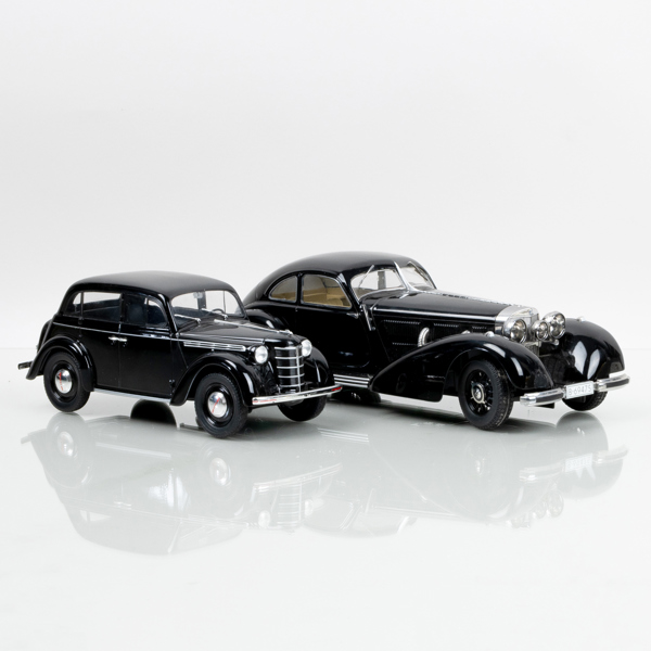 MODELLBILAR, 2 st, Mercedes 540K samt Opel Kadett, 1900-/2000-tal