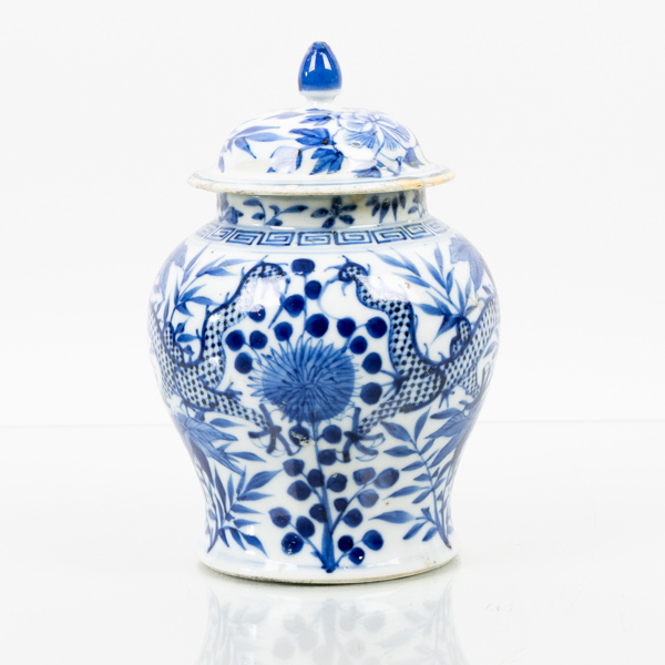 LOCKURNA, porslin, Kina, sannolikt 1700-tal, bottenmärkning