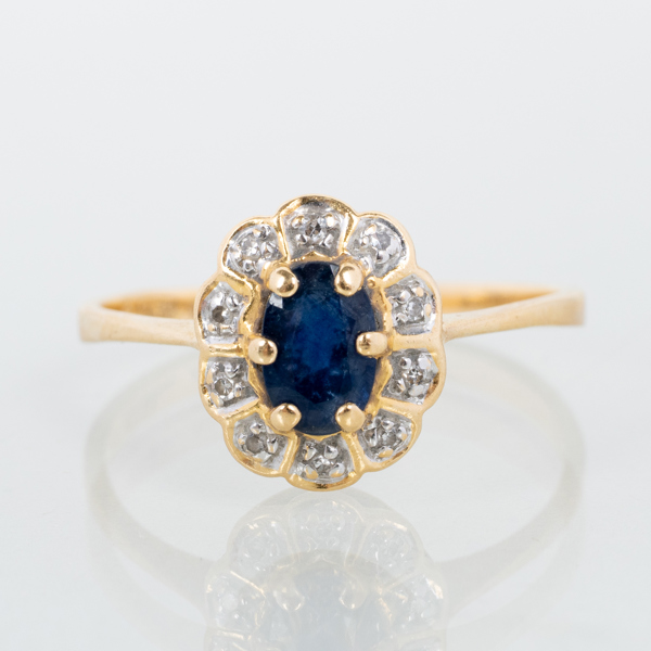 CARMOSÉRING, 18k guld, med safir och diamanter