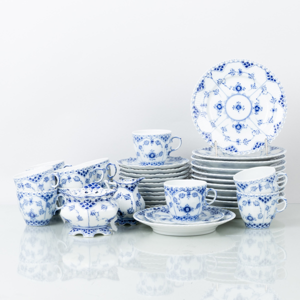 ROYAL COPENHAGEN, 26 del kaffeservis, porslin, "Musselmalet"