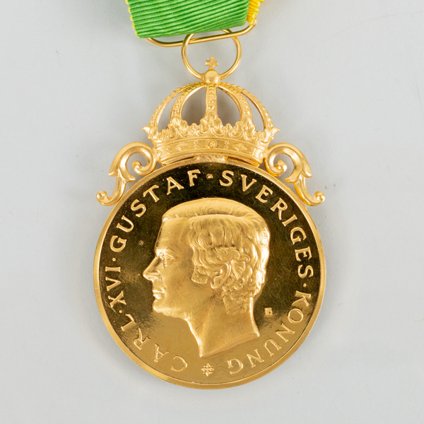 MEDALJ, 18k guld, Af kongl patriotiska sällskapet, vikt ca 38 g