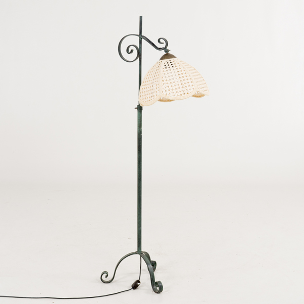 GOLVLAMPA, smide, 1900-talets första hälft