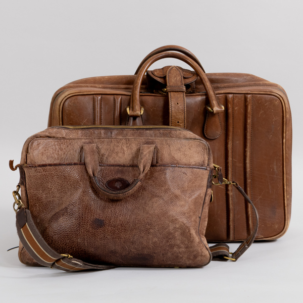 RESVÄSKA OCH PORTFÖLJ, brunt skinn, bla Mulberry, 1900-talets andra hälft