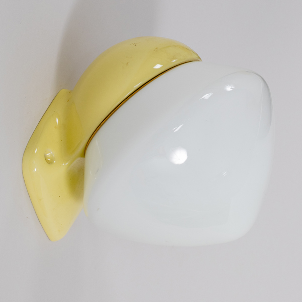 VÄGGLAMPA, porslin och glas, 1900-talets mitt