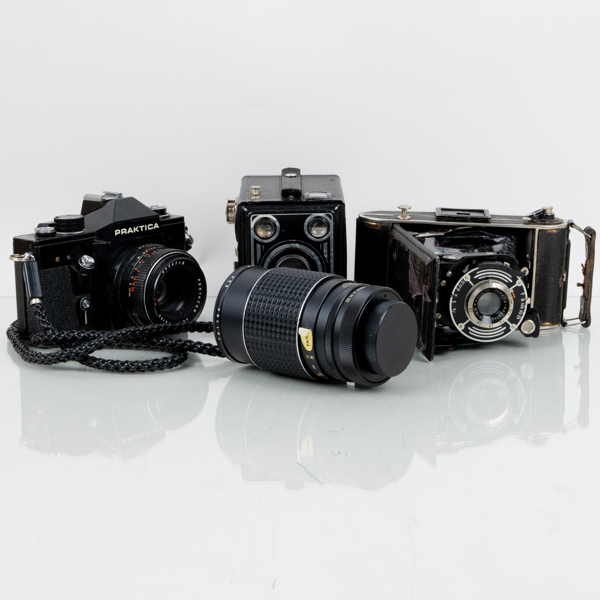 KAMEROR, 3 st, bla Praktica och Agfa, 1900-tal