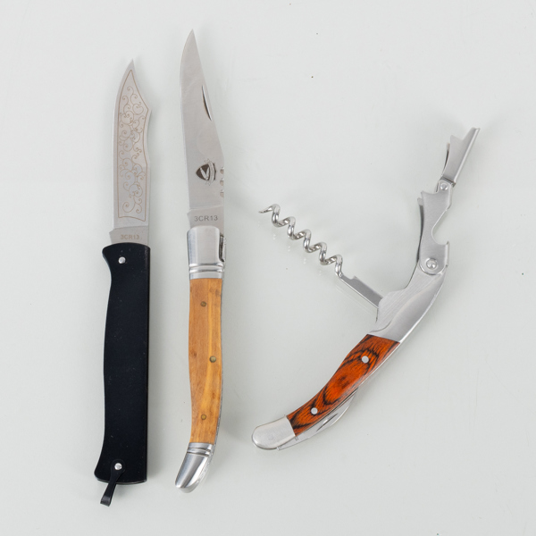 FICKKNIVAR OCH KORKSKRUV, 3 st, "Classic Pocket Knives", 1900-/2000-tal