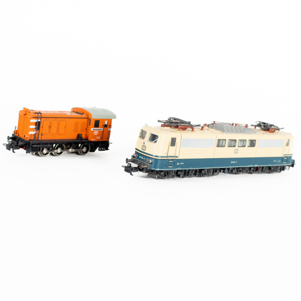 MÄRKLIN, lok, 2 st, "3058" DB 151 104-7 samt "3138" 805