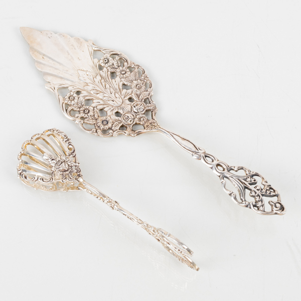 TÅRTSPADE OCH KAKTÅNG, silver, 1900-talets första hälft, tot vikt ca 75 g