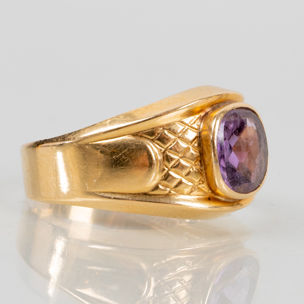 RING, 18k guld, med ametist, vikt ca 3,4 g