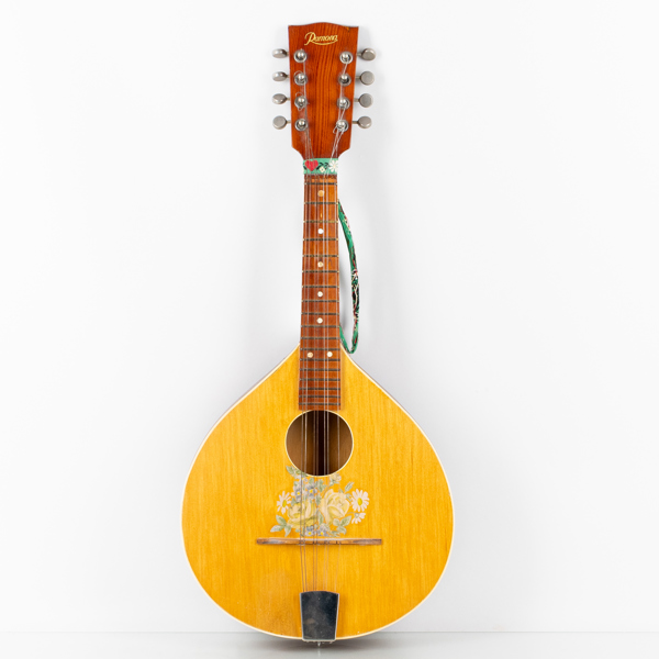 MANDOLIN, Ramona, 1900-talets mitt