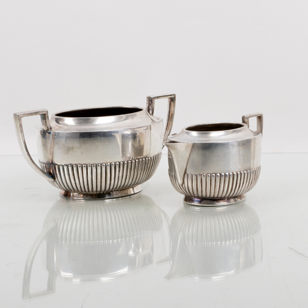 SOCKERSKÅL OCH GRÄDDKANNA, silver, empirestil, 1900-tal, tot vikt ca 510 g