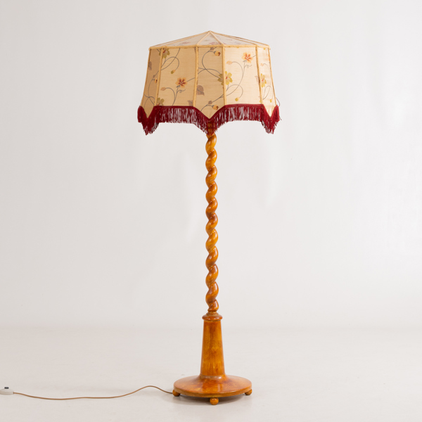 GOLVLAMPA, björk, 1900-talets första hälft