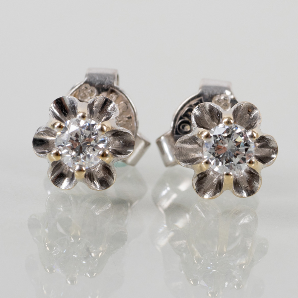 ENSTENSÖRHÄNGEN, 1 par, 18k vitguld, med briljantslipade diamanter tot ca 0.20 ct, tot vikt ca 1,3 g