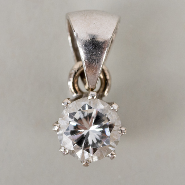 ENSTENSHÄNGE, 18k vitguld, briljantslipad diamant ca 0.40 ct, tot vikt ca 0,8 g