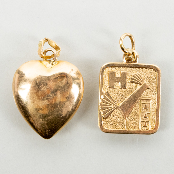 HÄNGEN, 2 st, 18k guld, tot vikt ca 1,9 g