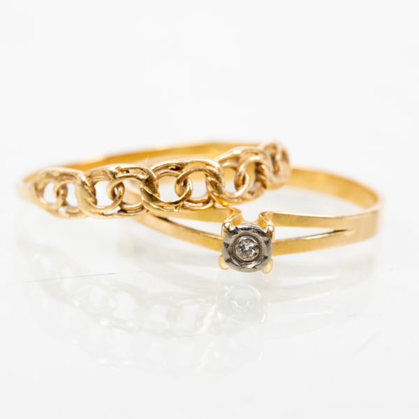 RINGAR, 2 st, 18k guld, vikt ca 2,2 g 