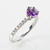RING, 18k vitguld, med ametist och briljantslipade diamanter