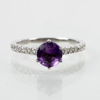 RING, 18k vitguld, med ametist och briljantslipade diamanter