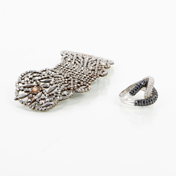 BROSCH OCH RING, bla stålarbete 1800-tal