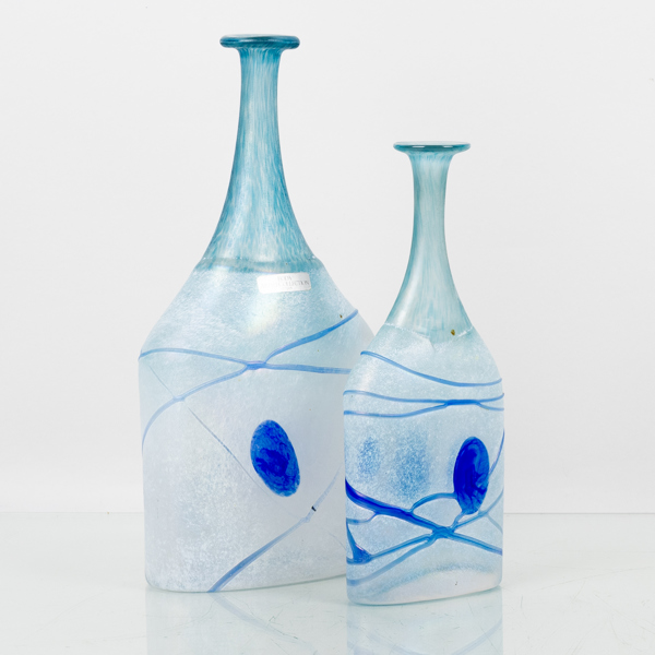 BERTIL VALLIEN, 2 st, flaskor / vaser, glas, Boda Artist Collection, signerade