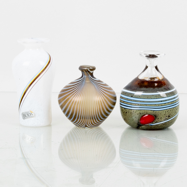 BERTIL VALLIEN, 3 st, miniatyrvaser, glas, Kosta Boda och Åfors, signerade