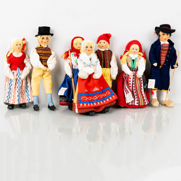 FOLKDRÄKTSDOCKOR, 7 st, Charlotte Weibull, "Costume doll", Sverige