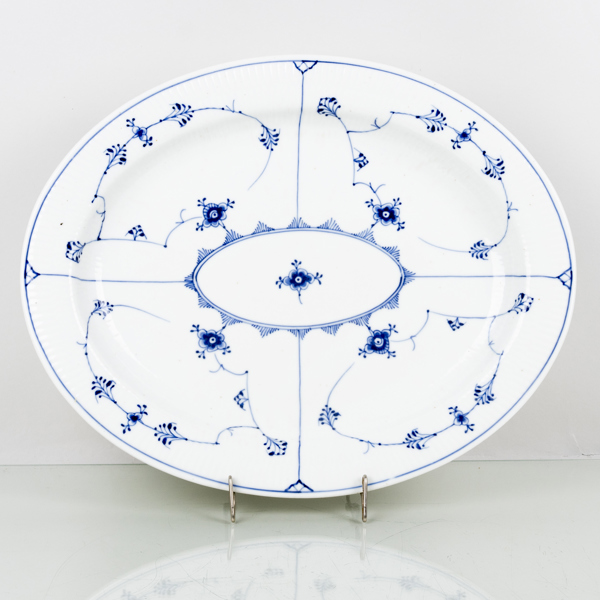 SERVERINGSFAT, porslin, "Musselmalet", Royal Copenhagen, nr 1/100