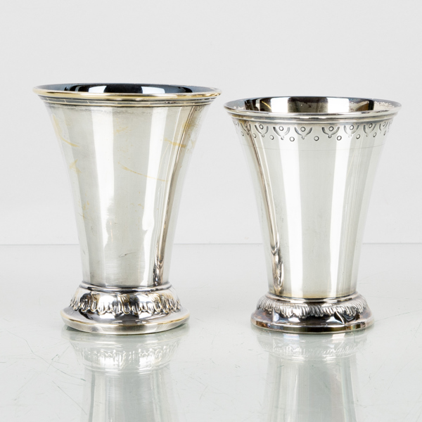 BÄGARE, 2 st, silver, 1900-tal, tot vikt ca 125 g