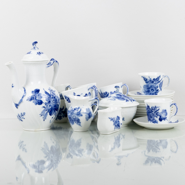 MOCKASERVIS, 14 del, porslin, "Blå blomst", Royal Copenhagen