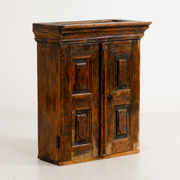 HÄNGSKÅP, allmoge, 1800-tal