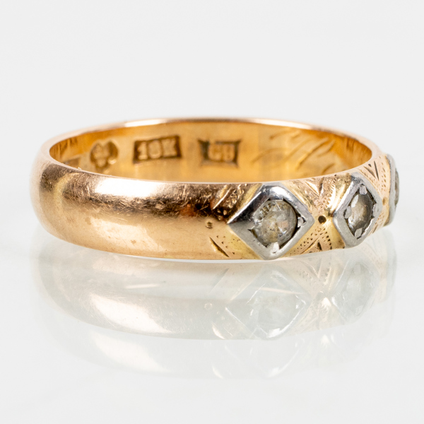RING, 18k guld, med tre vita stenar, tot vikt ca 3,6 g