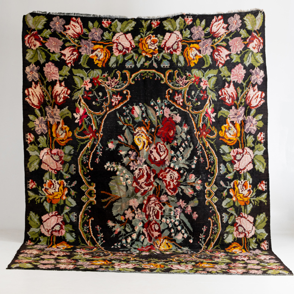 MATTA, Rosenkelim, old, ca 335 x 230 cm
