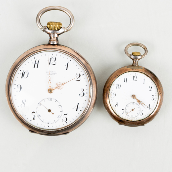 FICKUR, 2 st, silver, bla Omega, 1900-talets första hälft