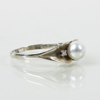 RING, 18k vitguld, med odlad pärla och små diamanter tot 0.03 ct, vikt ca 3,7 g