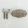 BROSCH OCH 1 PAR ÖRHÄNGEN, silver, med markasiter, 1900-talets första hälft 