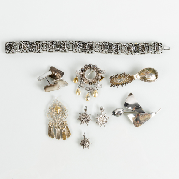 SAMLING SMYCKEN, silver och tenn, mestadels 1900-talets mitt 