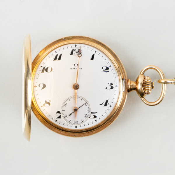 OMEGA, fickur, 14 k guld, 1900-talets första hälft, tot vikt exkl kedja ca 93 g