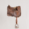 ARMÉSADEL, brunt skinn, 1800-/1900-tal