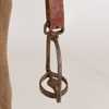 ARMÉSADEL, brunt skinn, 1800-/1900-tal