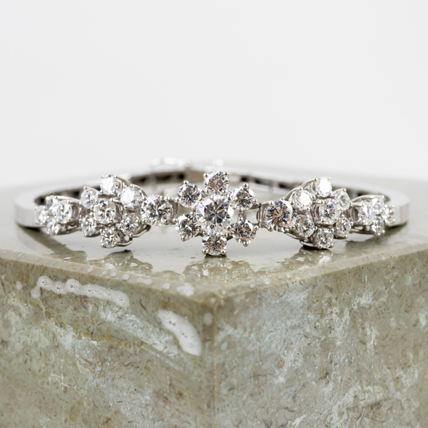 ARMBAND, 18k vitguld, med briljantslipade diamanter tot ca 3.46 ct