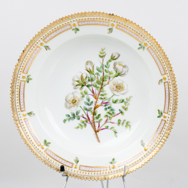 ROYAL COPENHAGEN, djup tallrik, porslin, Flora Danica, modellnr 3546